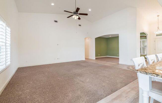Amazing 3 Bedroom+Flex Room/2 Bath/3 Car Garage Clovis Home for Rent