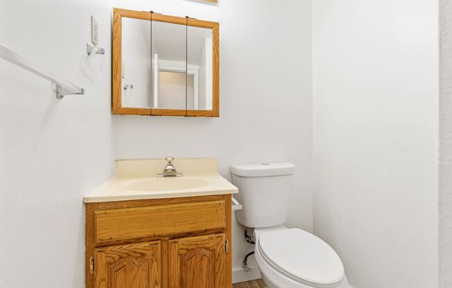 2 beds, 1.5 baths, 1,300 sqft, $1,350, Unit 1851 W 47