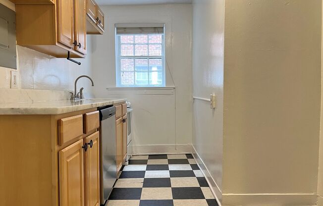 1 bed, 1 bath, 750 sqft, $1,595, Unit 869-4