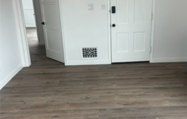 1724 S CRES HTS BLVD