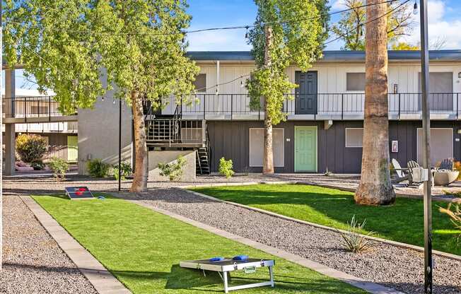 SITE Scottsdale Outdoor Cornhole Game