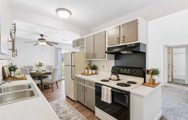 2 beds, 1 bath, 960 sqft, $969, Unit 3