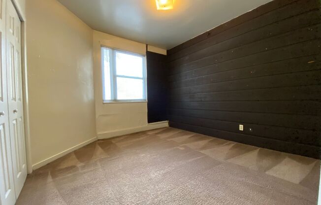Cozy Two Bedroom Apartment! Fantastic Oakland Location! Call Today!