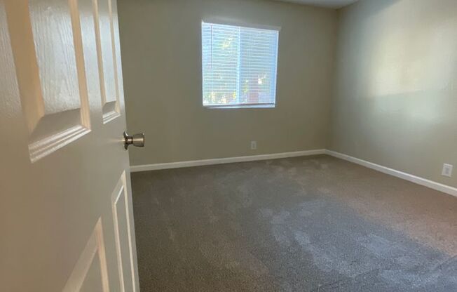 2 beds, 1 bath, 861 sqft, $1,725, Unit 122