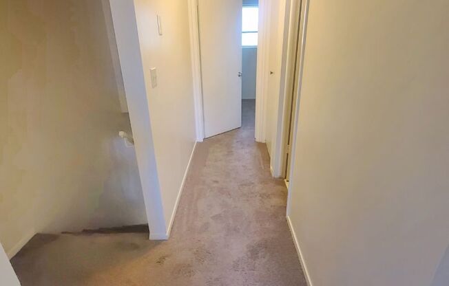 2 beds, 1 bath, $1,345, Unit 913