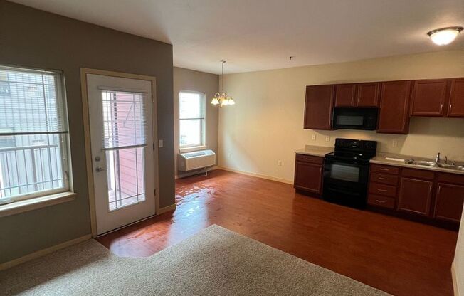 Studio, 1 bath, 612 sqft, $1,075, Unit 423