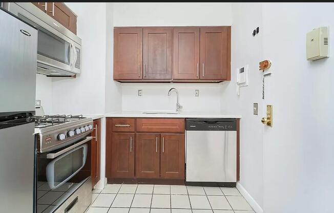 337 W 43 ST