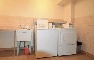 713 METROPOLITAN AVE