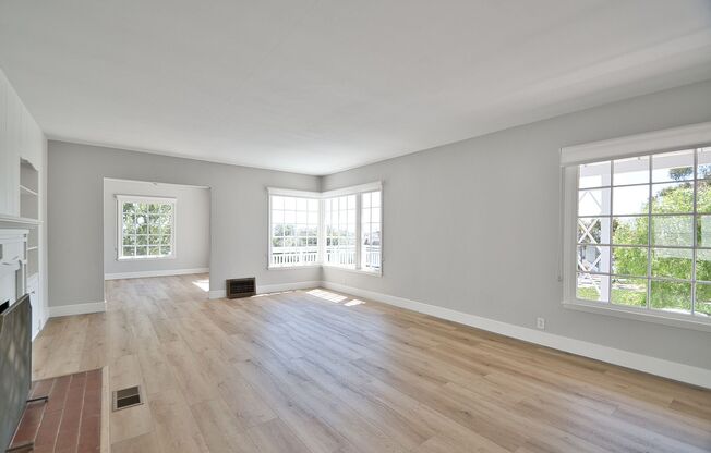 2 Bed 1 Bath Home in Manhattan Beach Hill Section