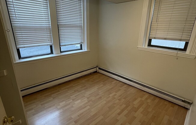 2 beds, 1 bath, 630 sqft, $2,900, Unit J4