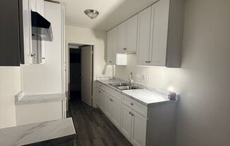 ONSITE MANAGER, ONSITE LAUNDRY, CLOSE TO PACKING DISTRICT