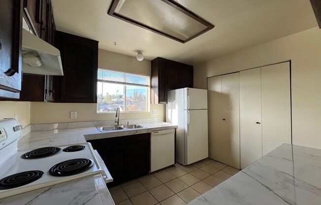 2 beds, 1.5 baths, $2,550, Unit 2040