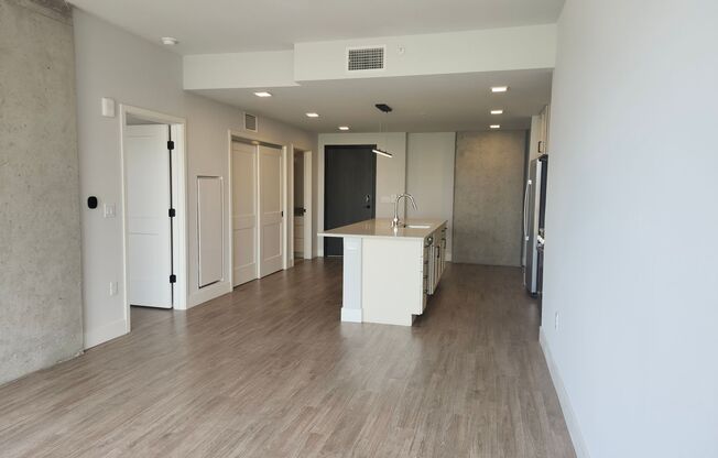1 bed, 1 bath, 808 sqft, $2,585, Unit #921