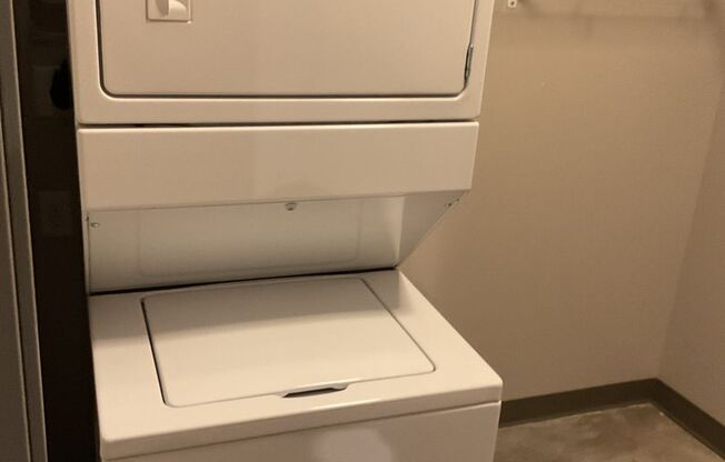 Studio, 1 bath, 548 sqft, $1,295, Unit B05