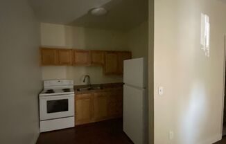 2 beds, 1 bath, $1,100, Unit 2