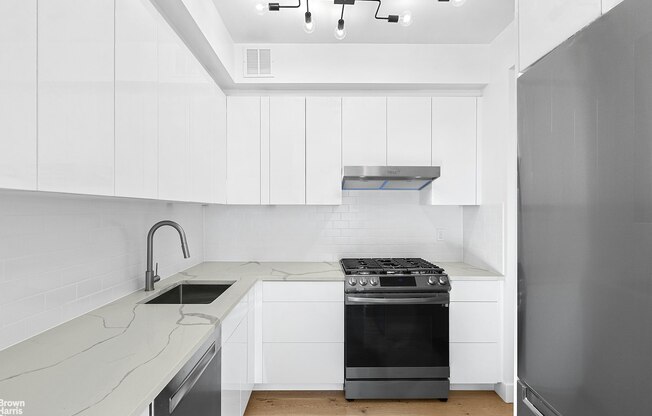 352 W 117 ST