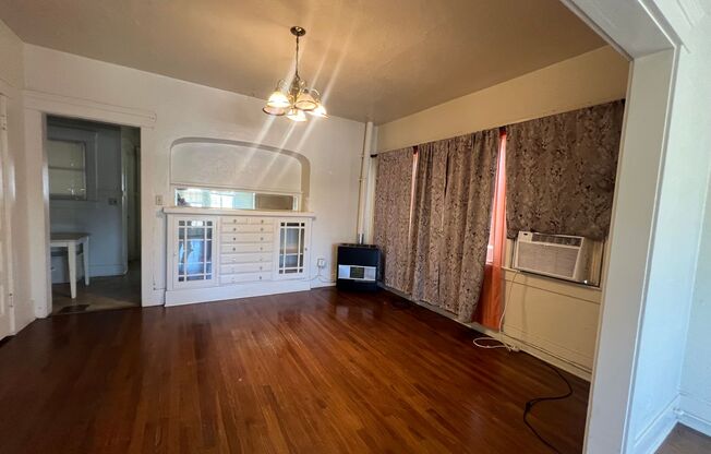 1515-1521 N. Vanness Ave