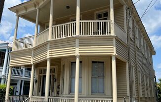 Modern 2-Bedroom Apartment in Historic Mazyck-Wraggborough – 114 Alexander St