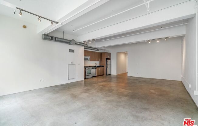 1 bed, 1 bath, 890 sqft, $2,700, Unit 405