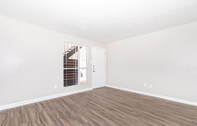 1 bed, 1 bath, 560 sqft, $895