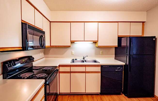 Welcome to Plymouth Square Apartment Homes