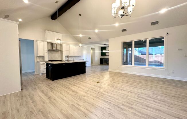 Beautiful 4Bed/3Bath Available!