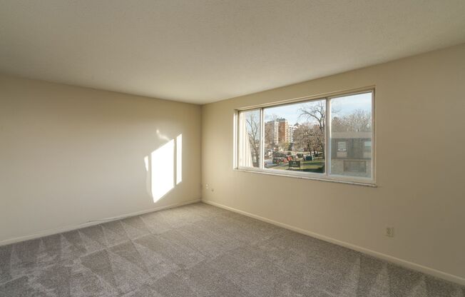 2 beds, 1.5 baths, $1,350, Unit 773 E Thurber Dr Apt. C