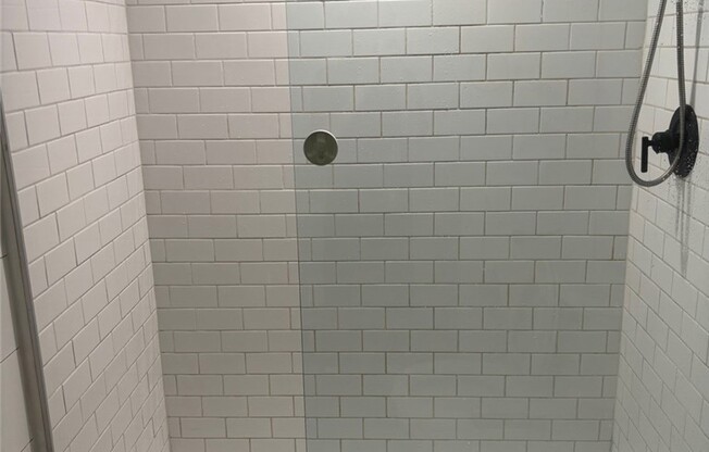 533 W 23 ST