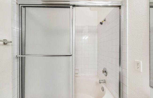 2 beds, 2 baths, $1,200, Unit # 1044