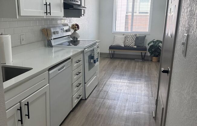 2 beds, 1 bath, 950 sqft, $1,295, Unit B5