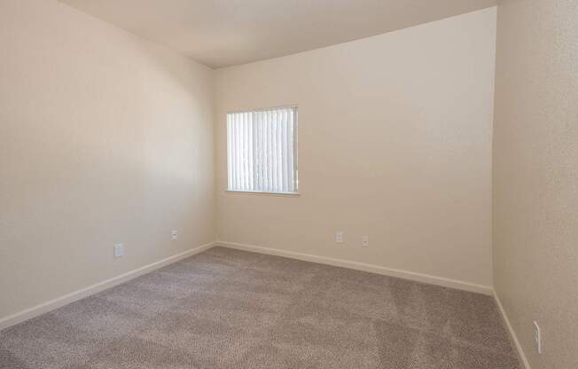 A room with a carpeted floor and a window with blinds at Sunset Summit, Rocklin, CA, 95765