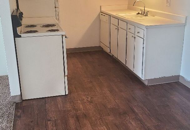 2 beds, 1 bath, 790 sqft, $1,000, Unit 3345 17