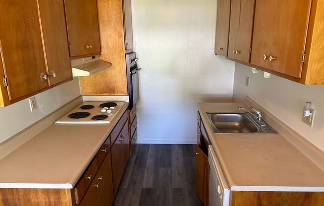 2 beds, 1 bath, $2,195, Unit 13