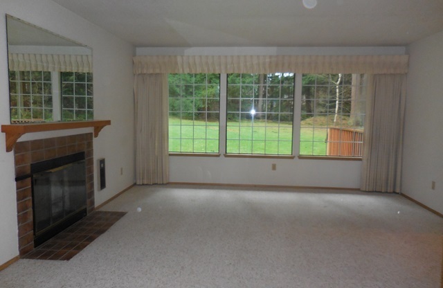 3 beds, 2 baths, $2,900