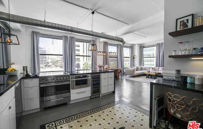 1 bed, 1 bath, 1,050 sqft, $3,300, Unit 313
