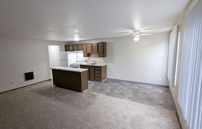 1 bed, 1 bath, 640 sqft, $1,050, Unit 43