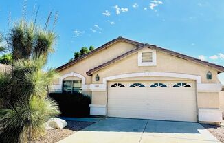 Impeccable 3 Bedroom POOL  home  GILBERT awaits for your personal touches