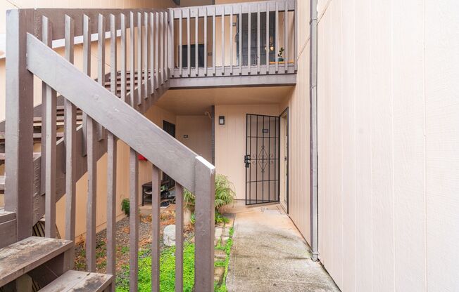 Conveniently situated Aiea Townhome!