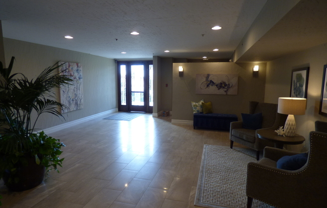 Spacious 2 Bedroom 2 Bath Condo in Bankers Hill Close, Walking Distance to Balboa Park