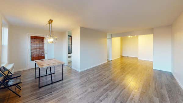 35-20 Leverich Street