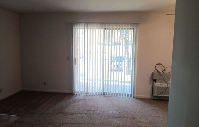 1 bed, 1 bath, 800 sqft, $970, Unit F04 Manor