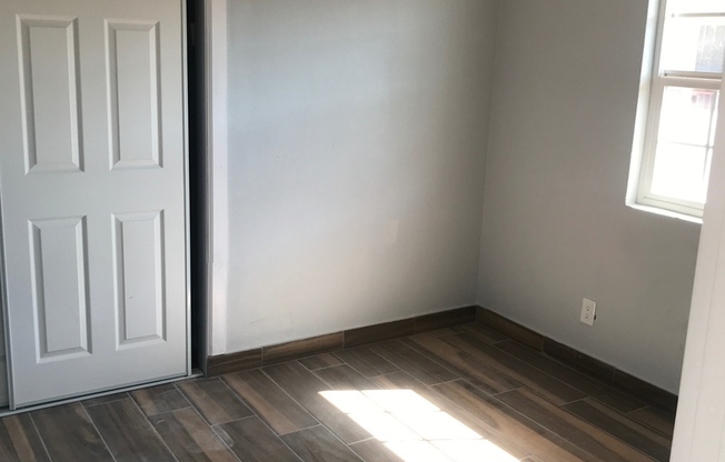 2 beds, 1 bath, $2,700