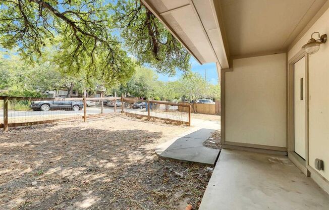 Amazing 3 bed 2 bath house in the booming east side - 1700 Sanchez St