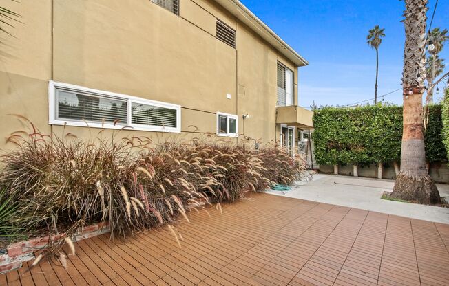 1433 Harvard in Santa Monica,steps to SM Blvd!