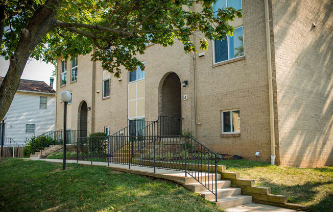 Maplewood Villas Apartments Building Exterior 02