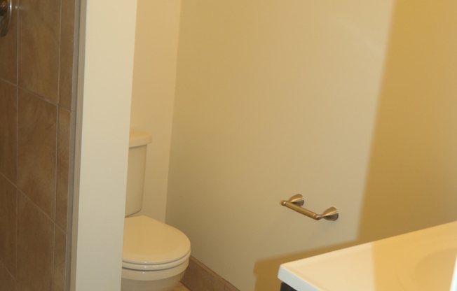 Studio, 1 bath, $850, Unit 840-1B