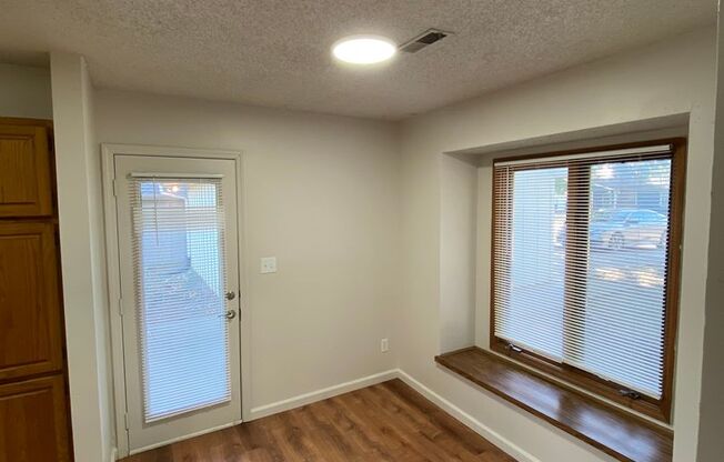 3 beds, 2 baths, 1,300 sqft, $1,820, Unit 3712