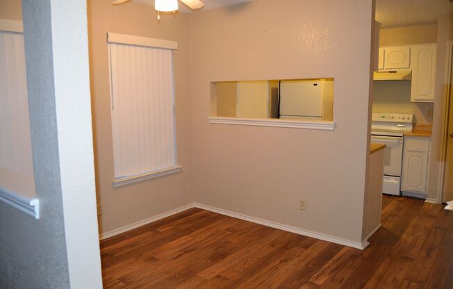 2 beds, 1 bath, $995