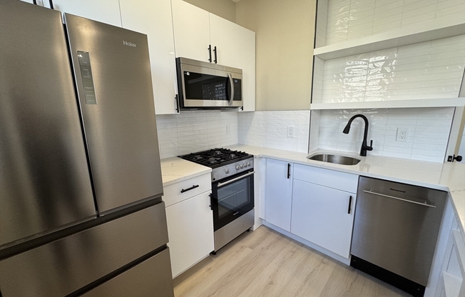 1 bed, 1 bath, 550 sqft, $3,550, Unit 32