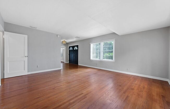 Updated 3/2 House with Bonus Room in Lake Como Area of Downtown Orlando
